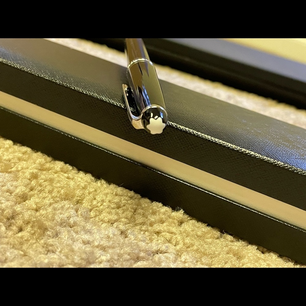 Mint Blanc Meisterstuck Classique Black Rollerball pen